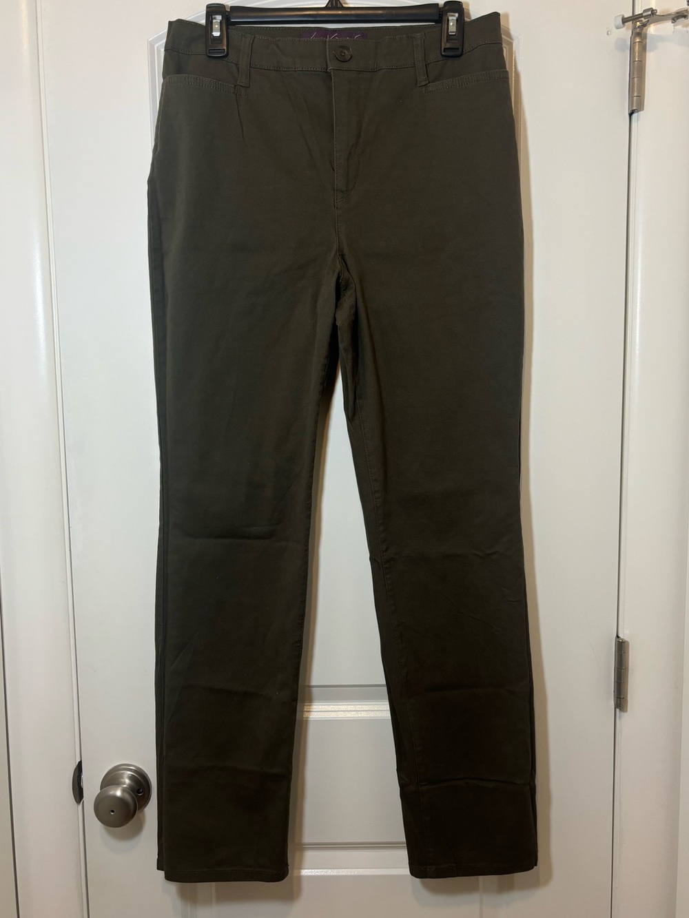 Gloria Vanderbilt Straight Leg Pants in Olive Green